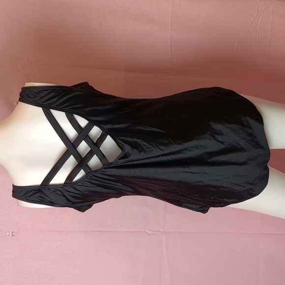 Black One Piece Scoop Neck Swimsuit with Criss Cross Back Design - Picture 1 of 7